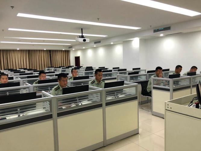 淄博支队对毕业学员进行电脑技术培训教学